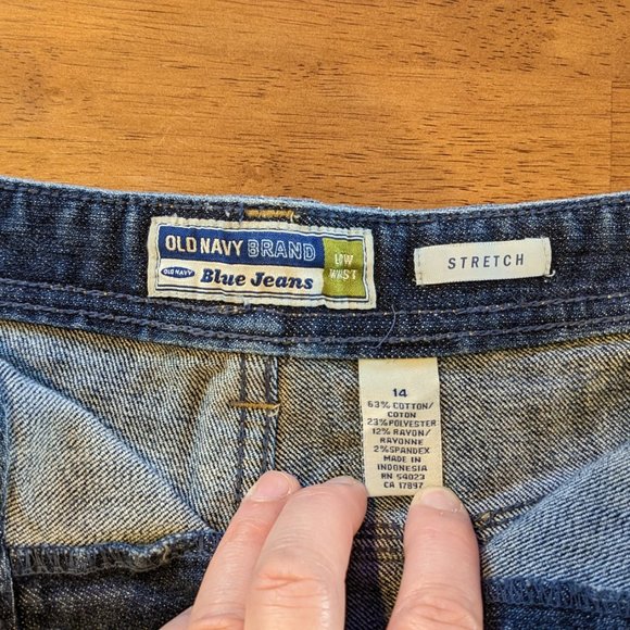 Old Navy Women's Jean Shorts US Size 14 - Picture 2 of 4
